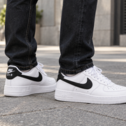Nike Air Force 1 Low White-Black — porte