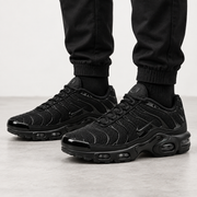 [color:Noir intégral] Nike Air Max Plus TN | Porté