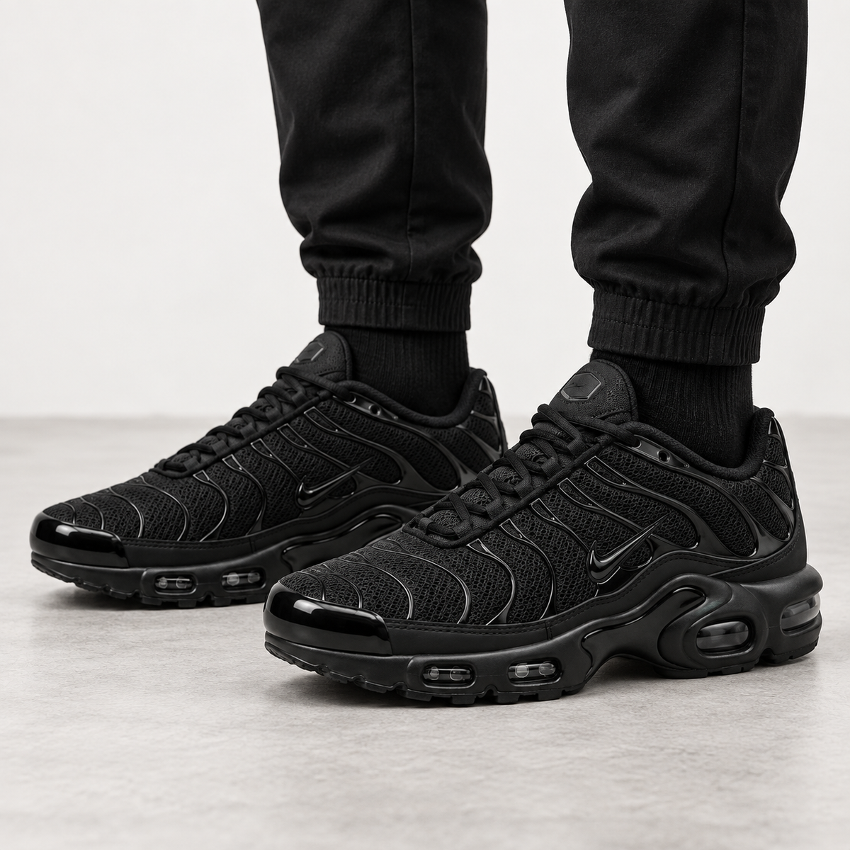 [color:Noir intégral] Nike Air Max Plus TN | Porté