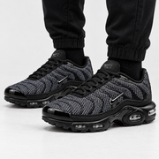 [color:Noir / micro-motif gris] Nike Air Max Plus TN | Porté