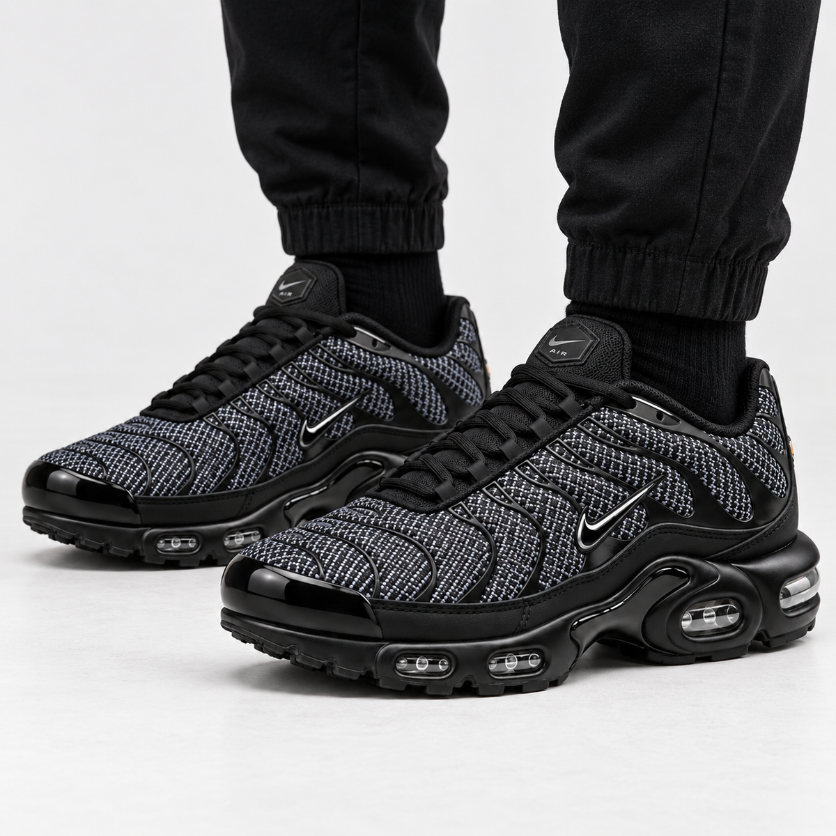 [color:Noir / micro-motif gris] Nike Air Max Plus TN | Porté