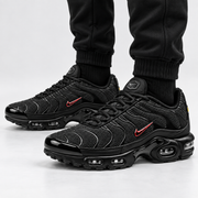 [color:Noir / Swoosh rouge] Nike Air Max Plus TN | Porté