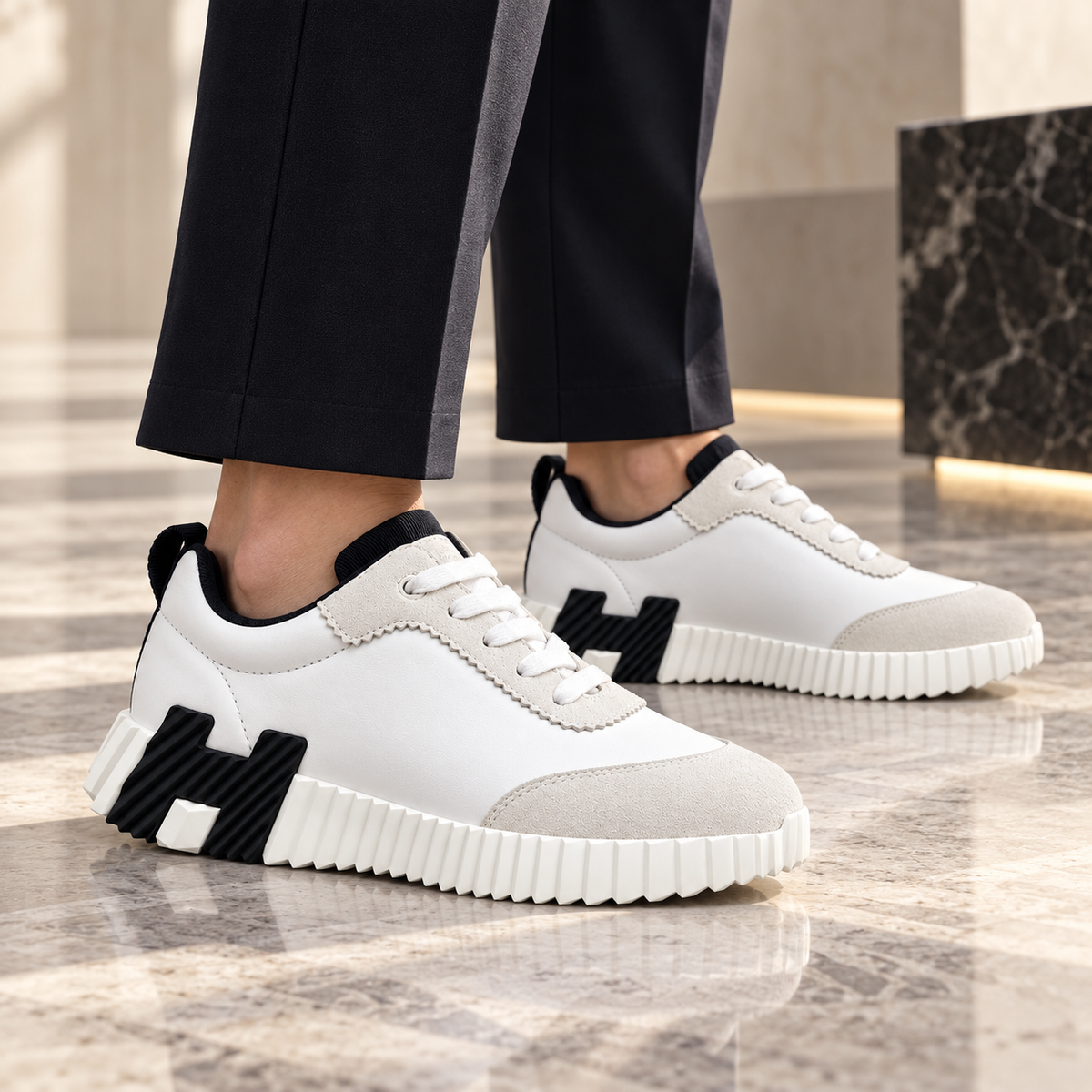 Hermès Bouncing Blanc / Noir — porté