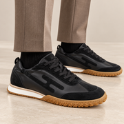 [color:Noir / Écru] Hermès Jet Noir / Écru — porté