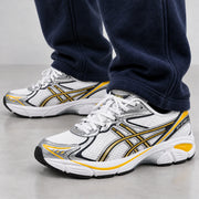 [color:Argent-blanc-jaune] ASICS GT-2160 | Porté
