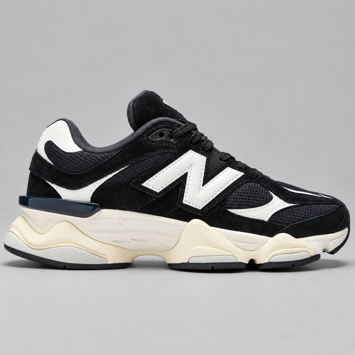 [color:Noir-blanc-crème] NB 9060 | Côté extérieur