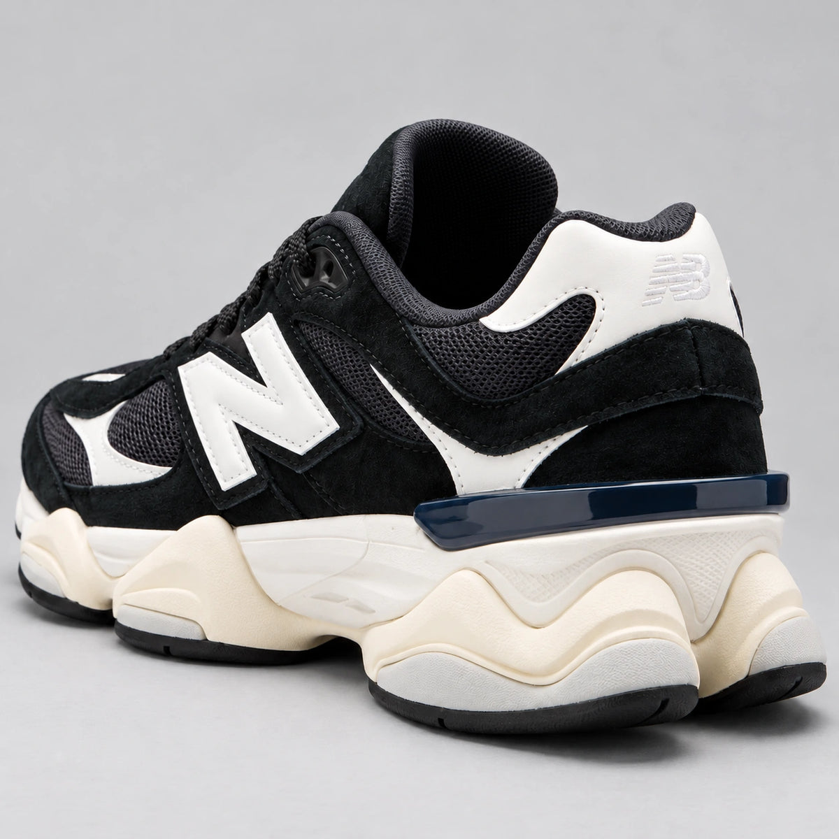 [color:Noir-blanc-crème] NB 9060 | 3/4 arrière