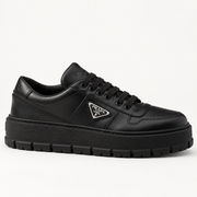 [color:Noir intégral] Prada — Sneakers à semelle épaisse | Profil extérieur