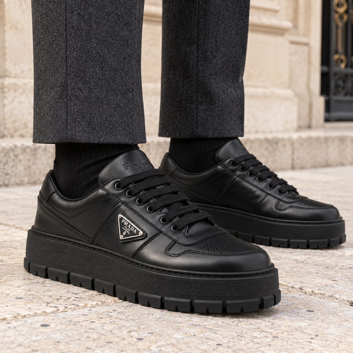 [color:Noir intégral] Prada — Sneakers à semelle épaisse | Porté