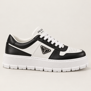 [color:Noir et blanc] Prada — Sneakers à semelle épaisse | Profil extérieur