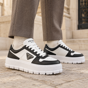 [color:Noir et blanc] Prada — Sneakers à semelle épaisse | Porté