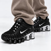 [color:Noir-argent] Nike Shox TL | Porté
