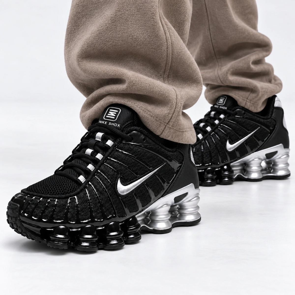 [color:Noir-argent] Nike Shox TL | Porté