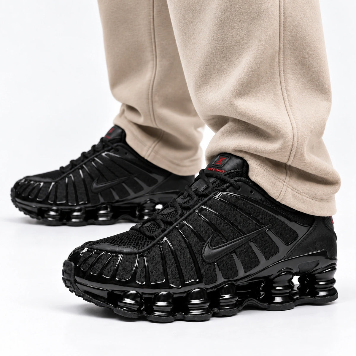 [color:Triple noir] Nike Shox TL | Porté