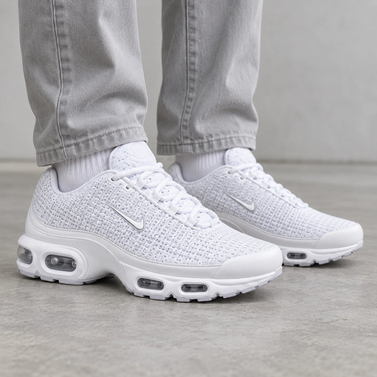 [color:Blanc] Nike Air Max Plus TN VII | Porté