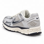 [color:Blanc-argent] Nike Zoom Vomero 5 | 3/4 arrière