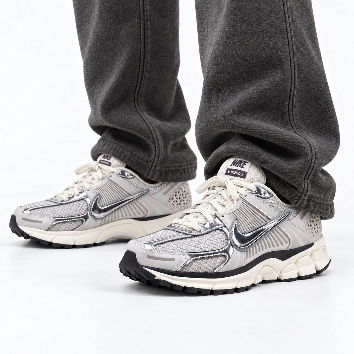 [color:Blanc-argent] Nike Zoom Vomero 5 | Porté