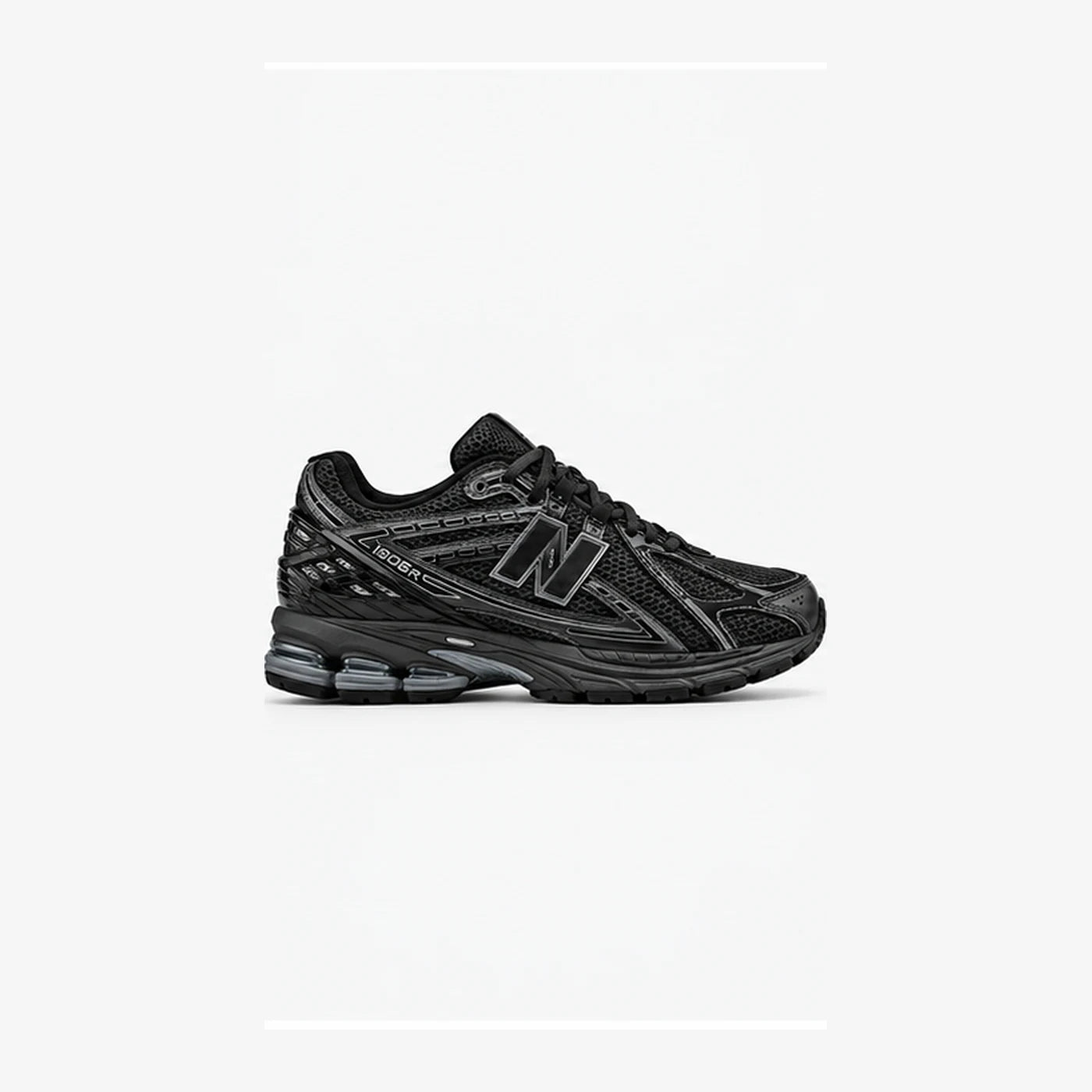 New Balance 1906R Triple Black — Profil extérieur