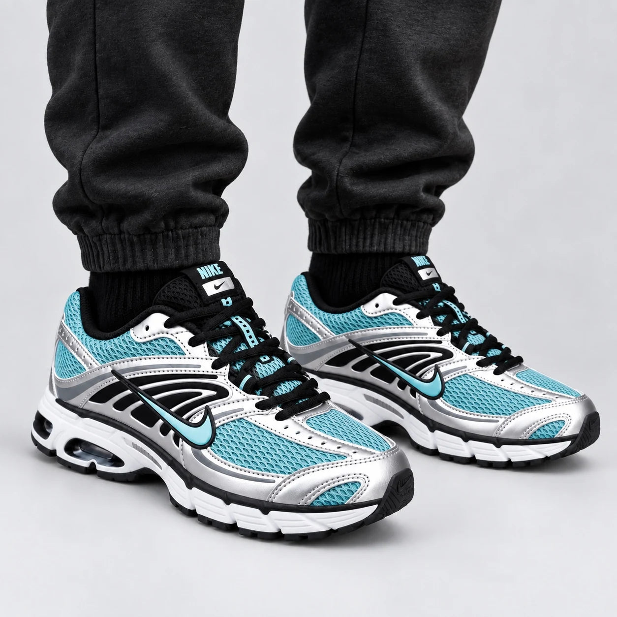 Nike Air Max Moto 2K Argent-vert — Porté