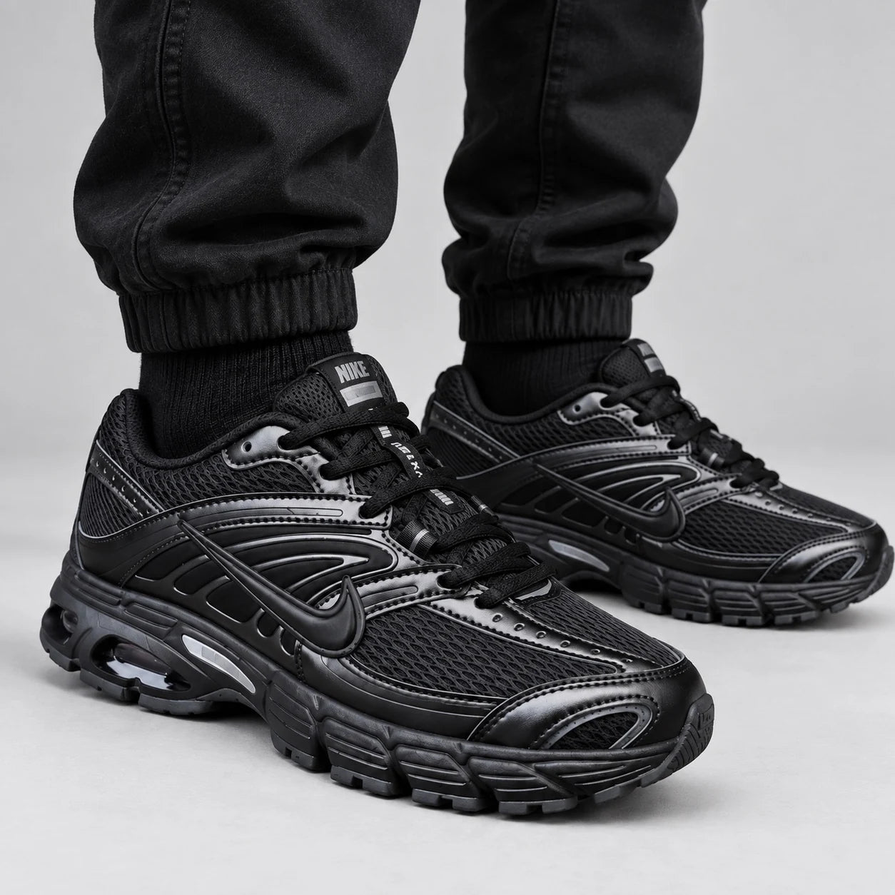 Nike Air Max Moto 2K Full Black — Porté