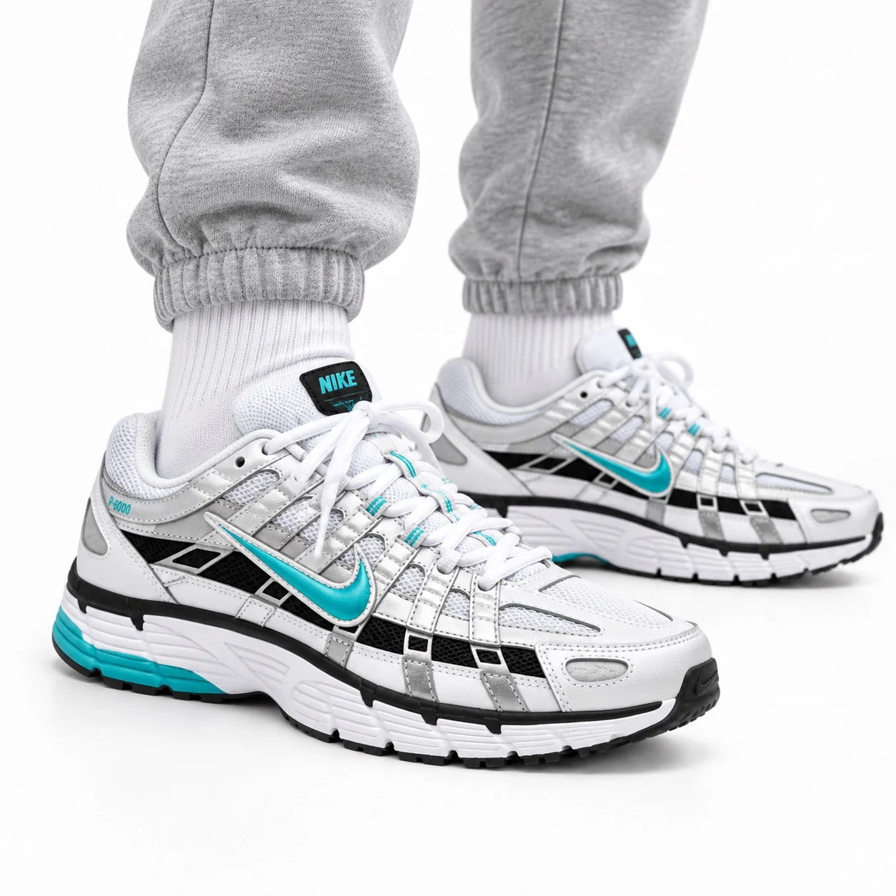 Nike P-6000 Argent-noir-turquoise — Porté