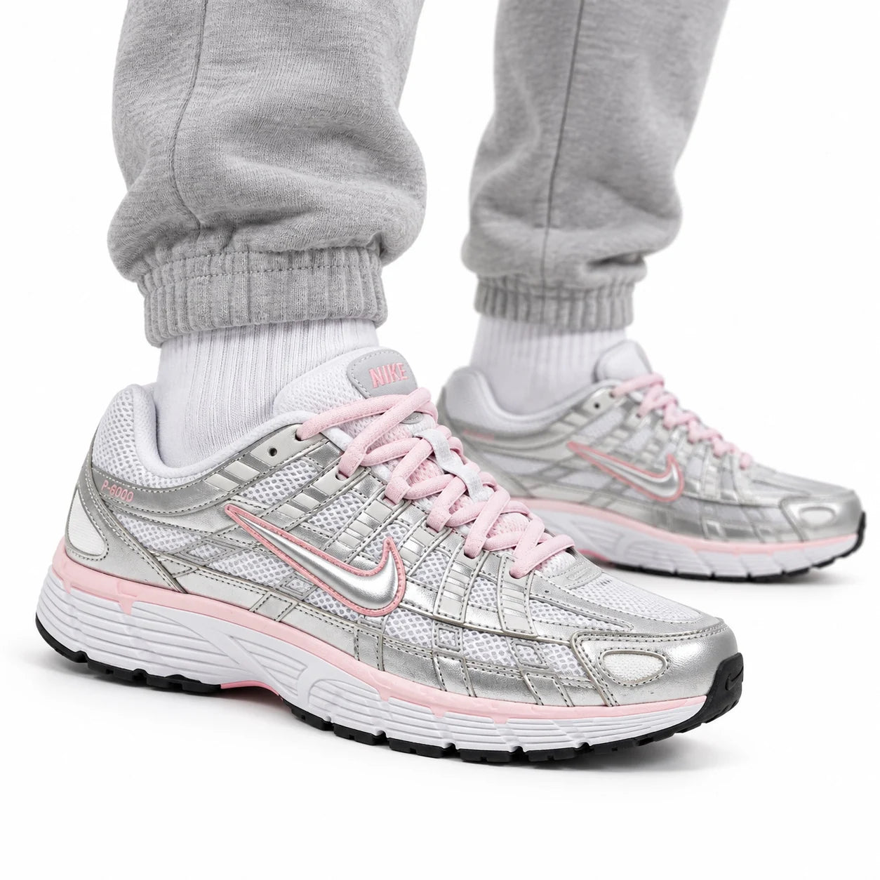 Nike P-6000 Argent-rose clair — Porté