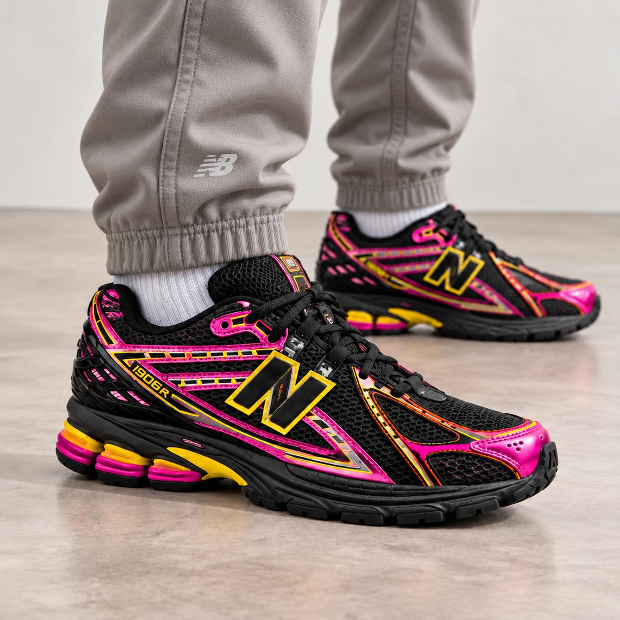 New Balance 1906R Noir multicolore — Porté
