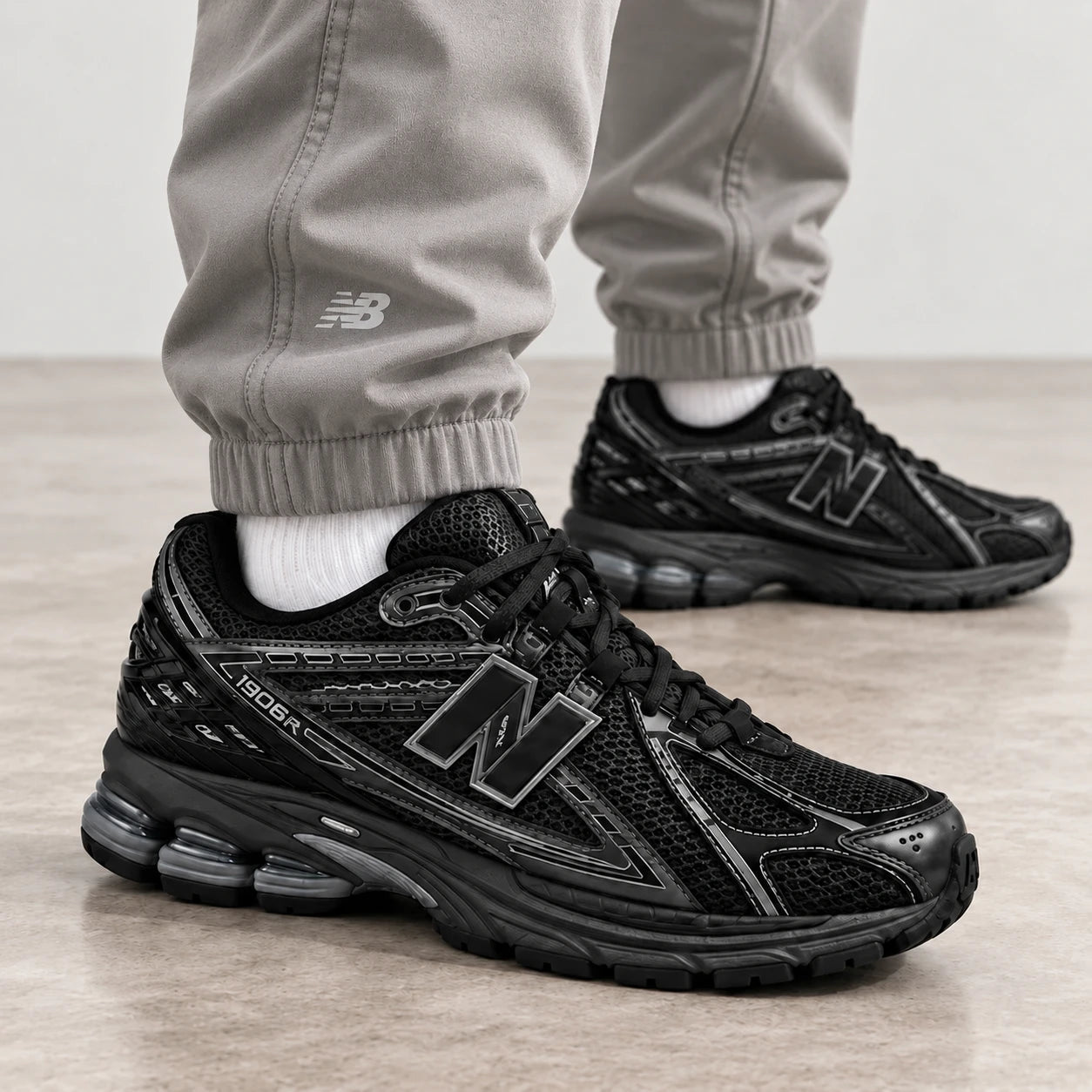 New Balance 1906R Triple Black — Porté