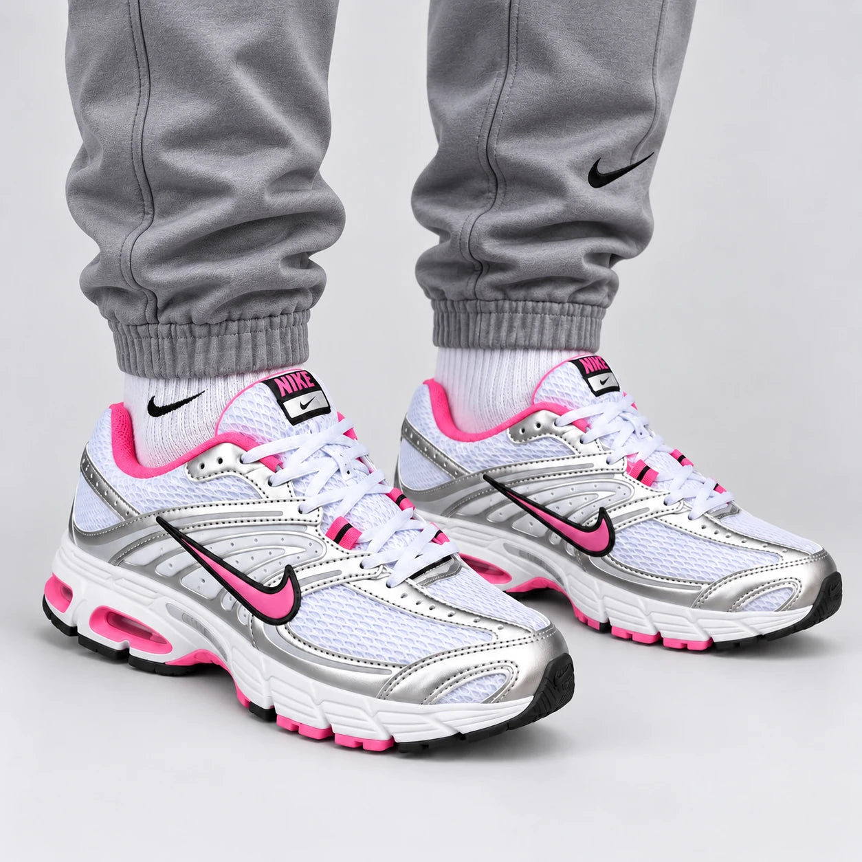 Nike Air Max Moto 2K Argent-rose — Porté