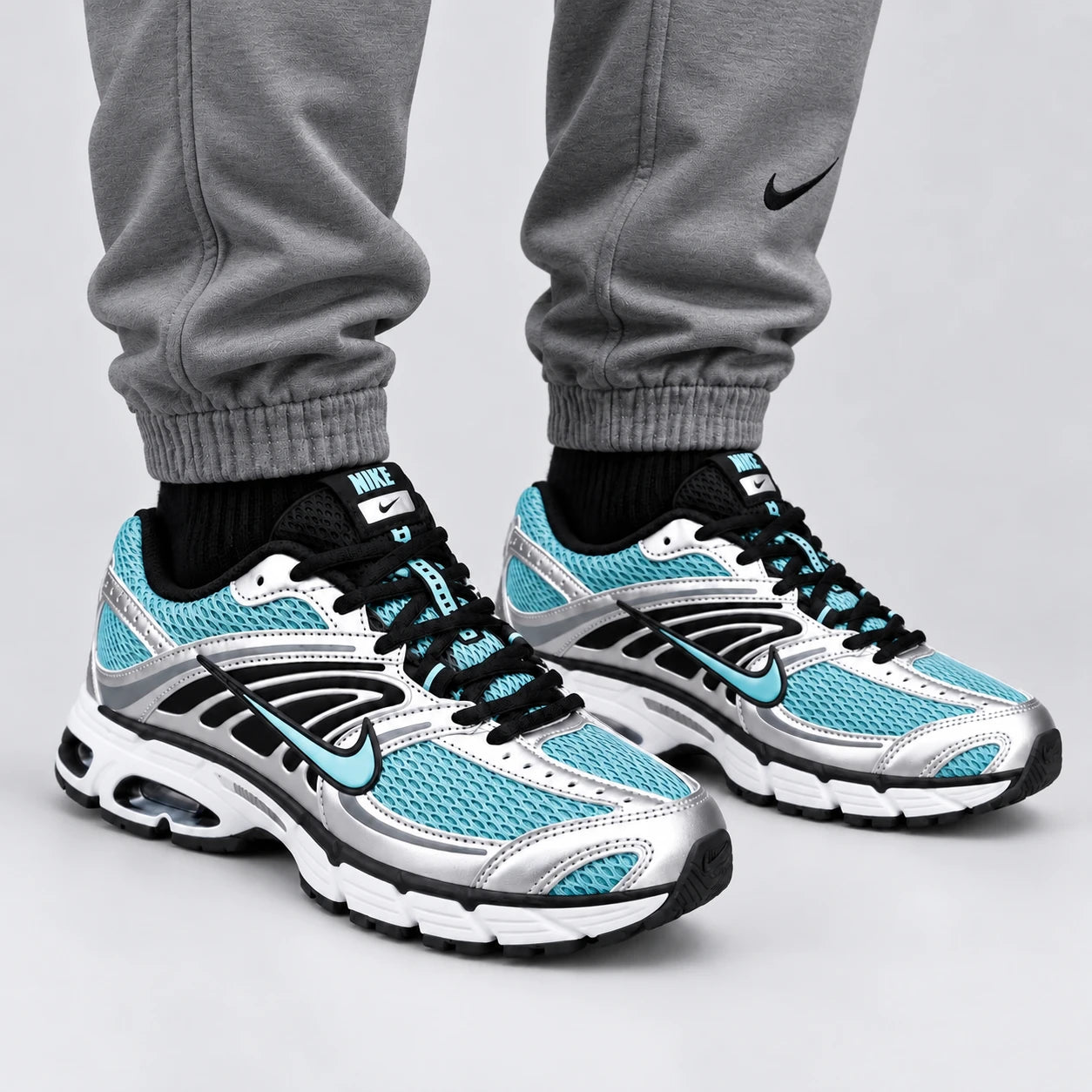Nike Air Max Moto 2K Argent-vert — Porté