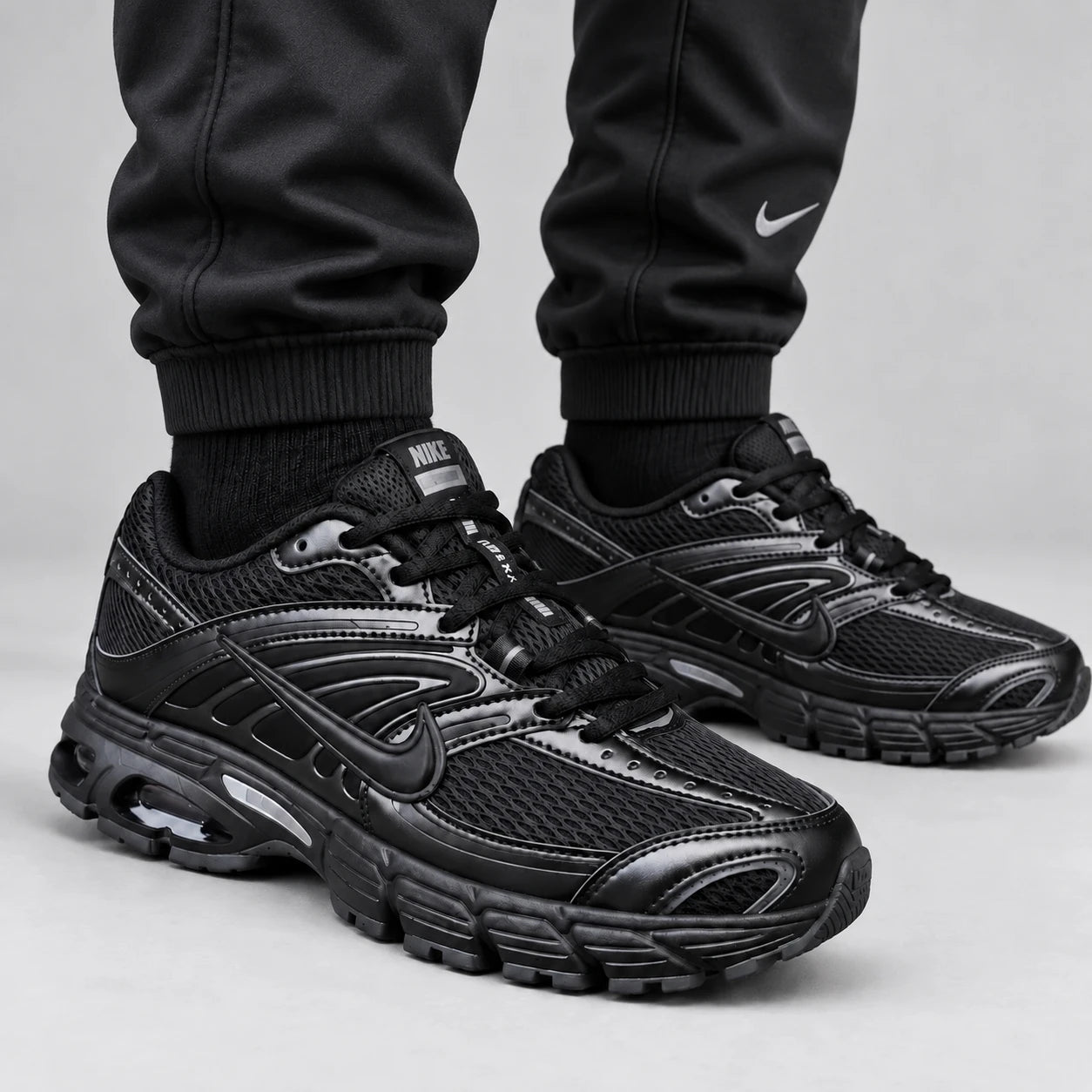 Nike Air Max Moto 2K Full Black — Porté