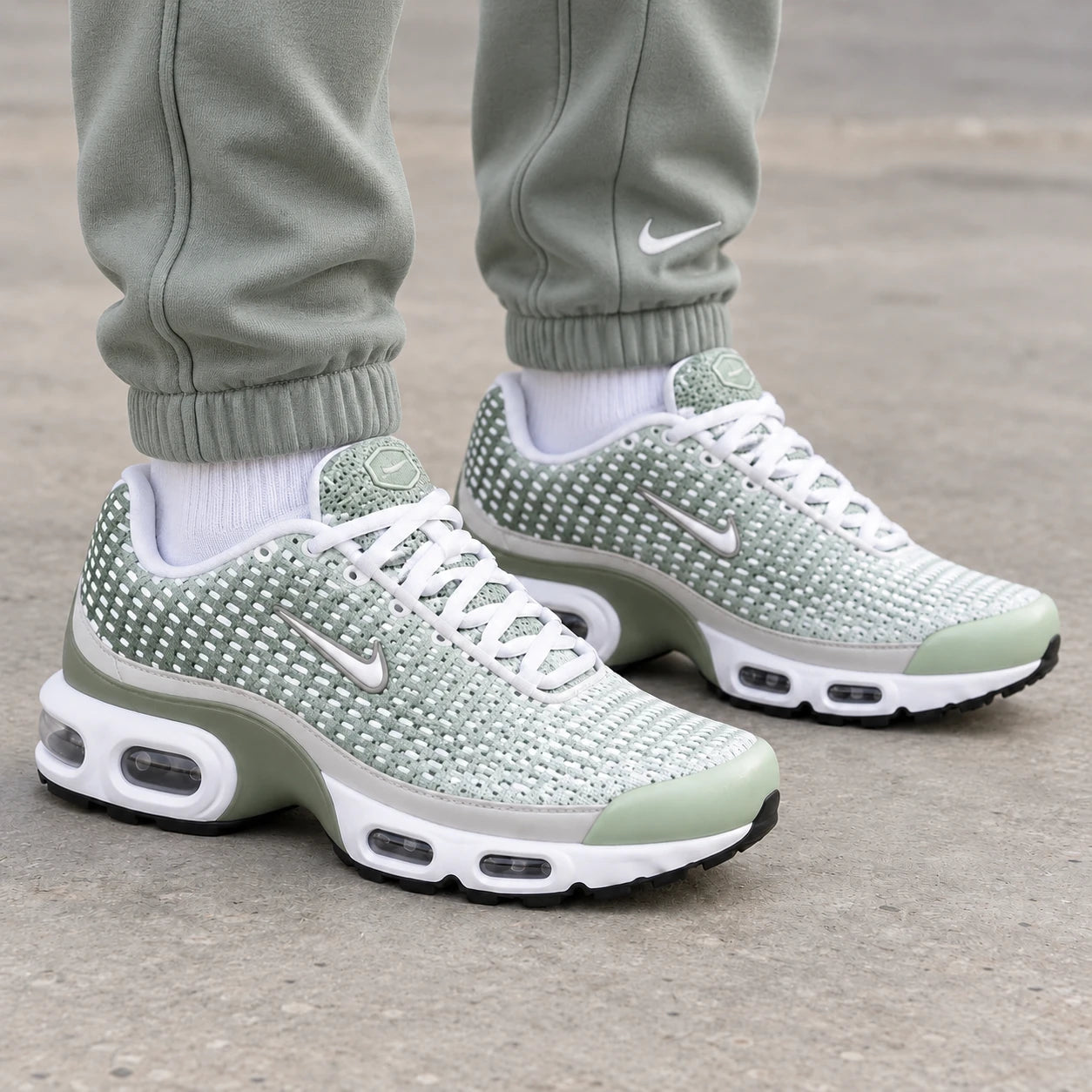 [color:Vert] Nike Air Max Plus TN VII | Porté