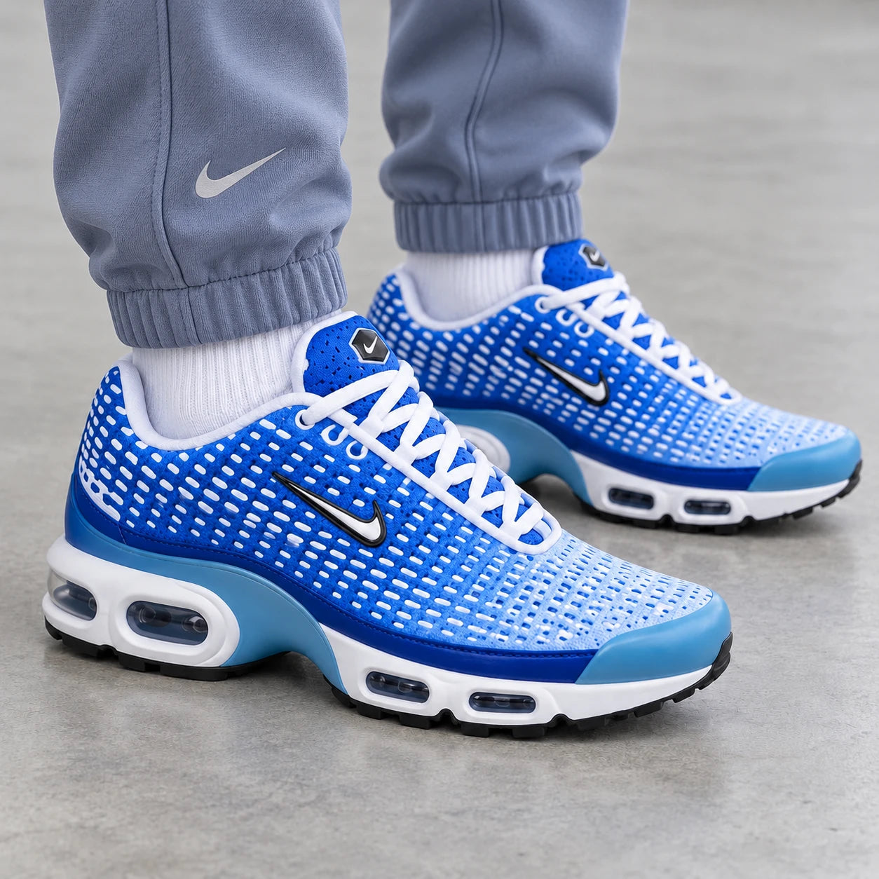 [color:Bleu] Nike Air Max Plus TN VII | Porté