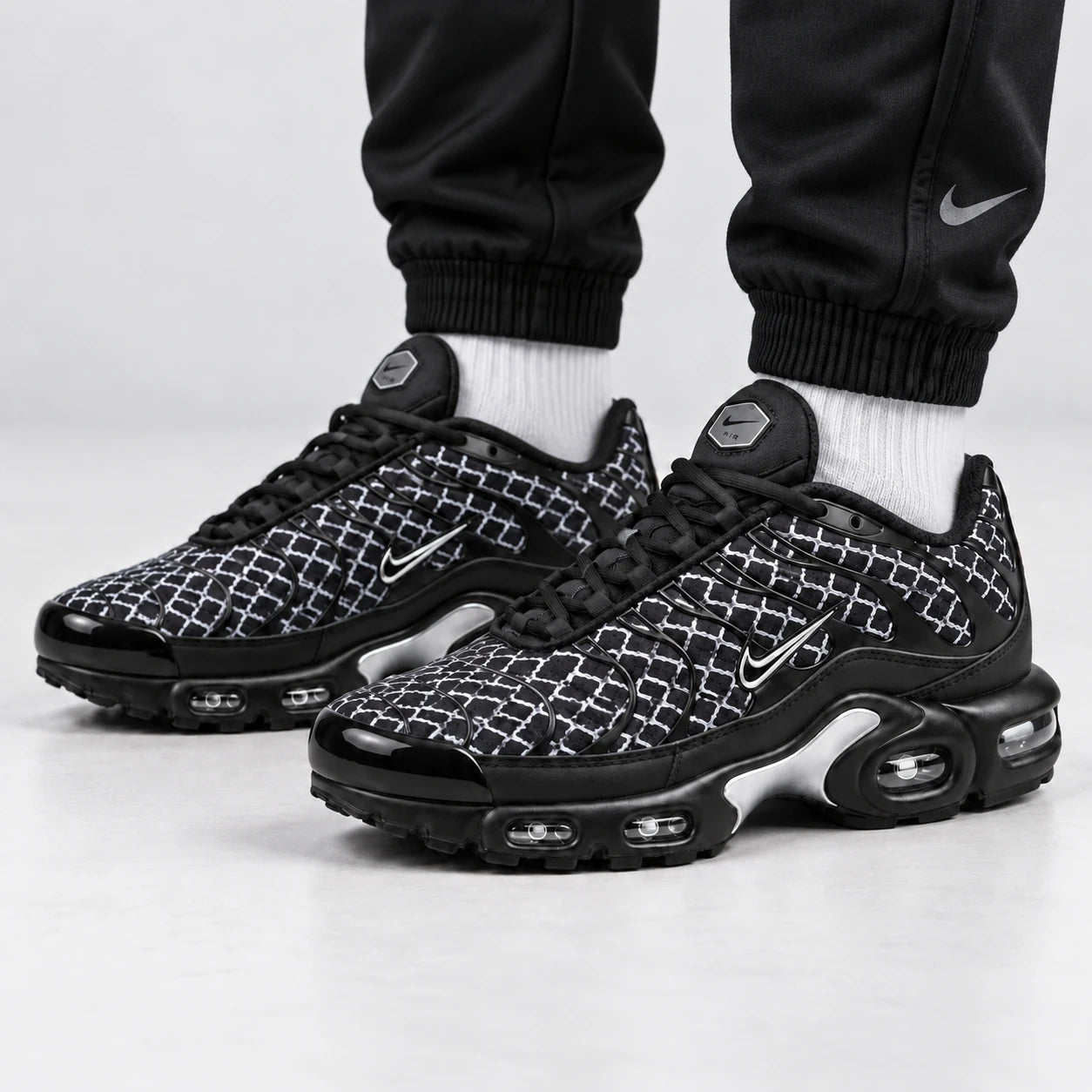 [color:Noir / quadrillage argenté] Nike Air Max Plus TN | Porté