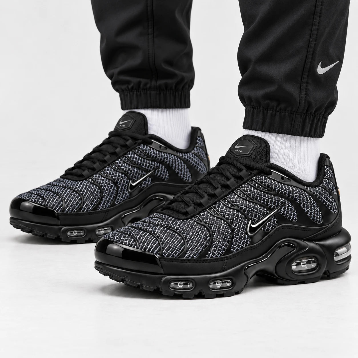 [color:Noir / micro-motif gris] Nike Air Max Plus TN | Porté