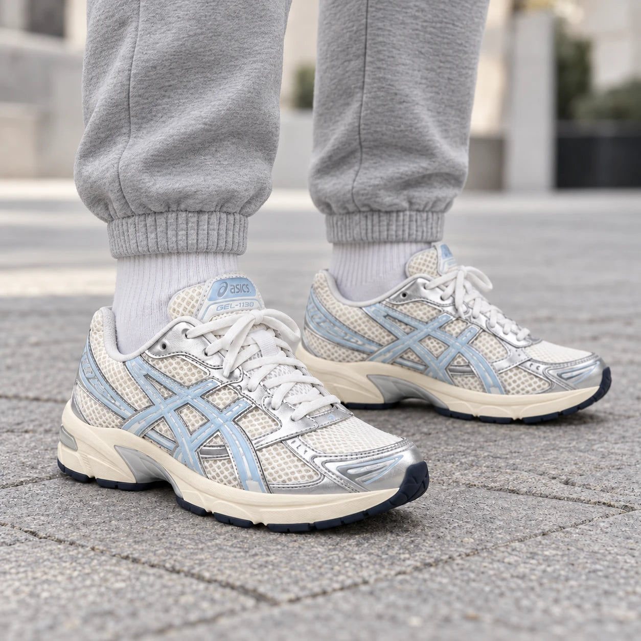 ASICS GEL-1130 | Blanc-bleu clair | Porté