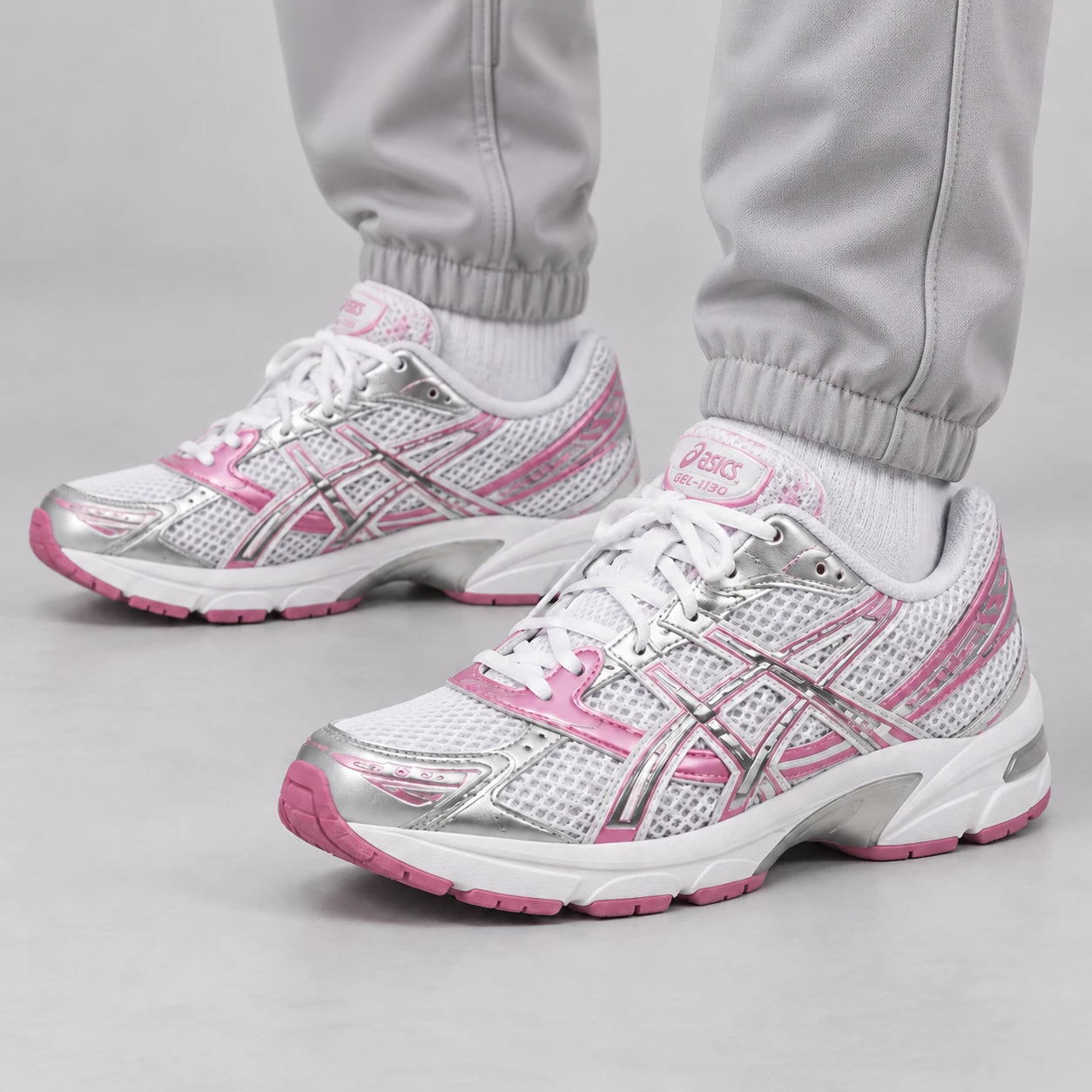 ASICS GEL-1130 | Blanc-rose | Porté