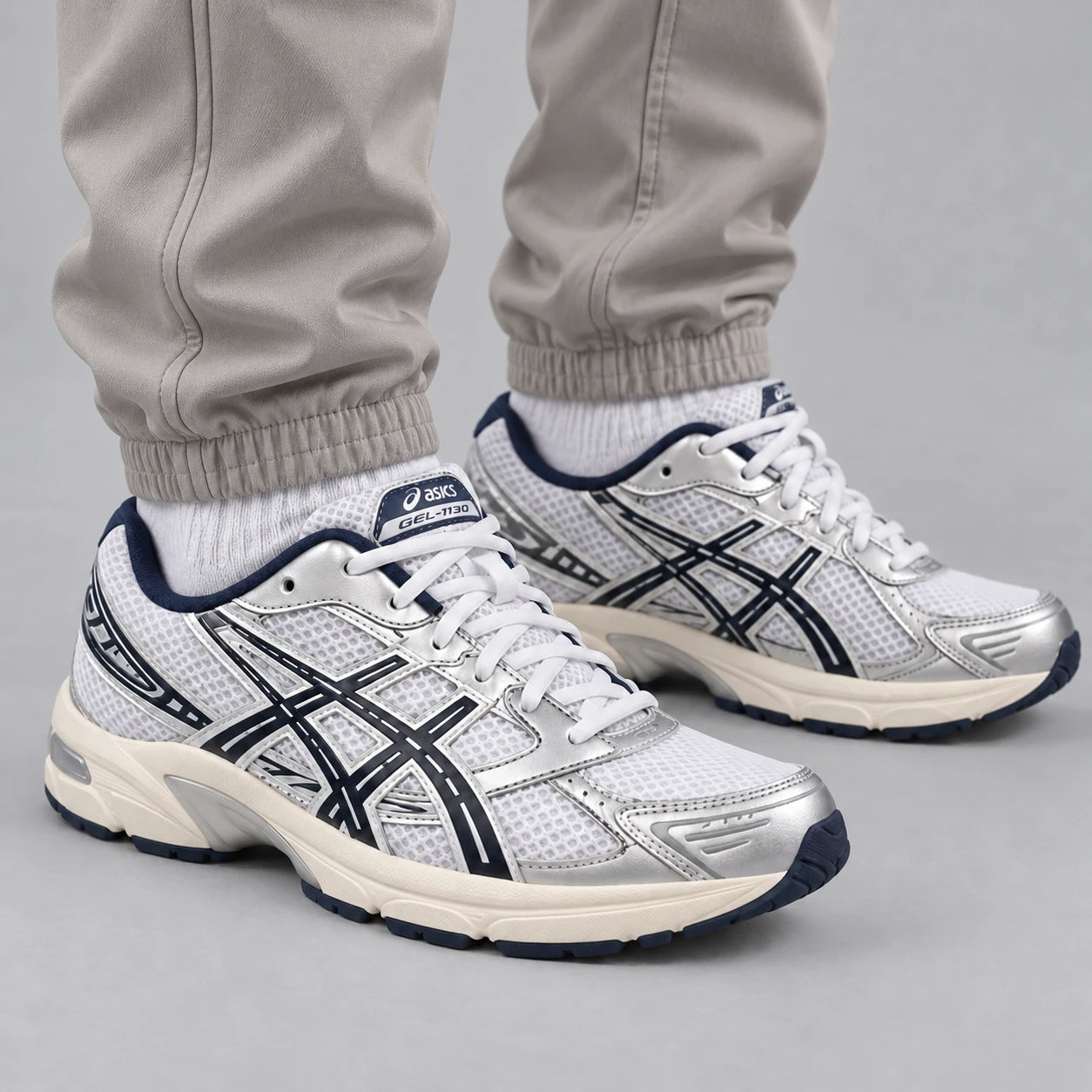 ASICS GEL-1130 | Blanc-marine | Porté