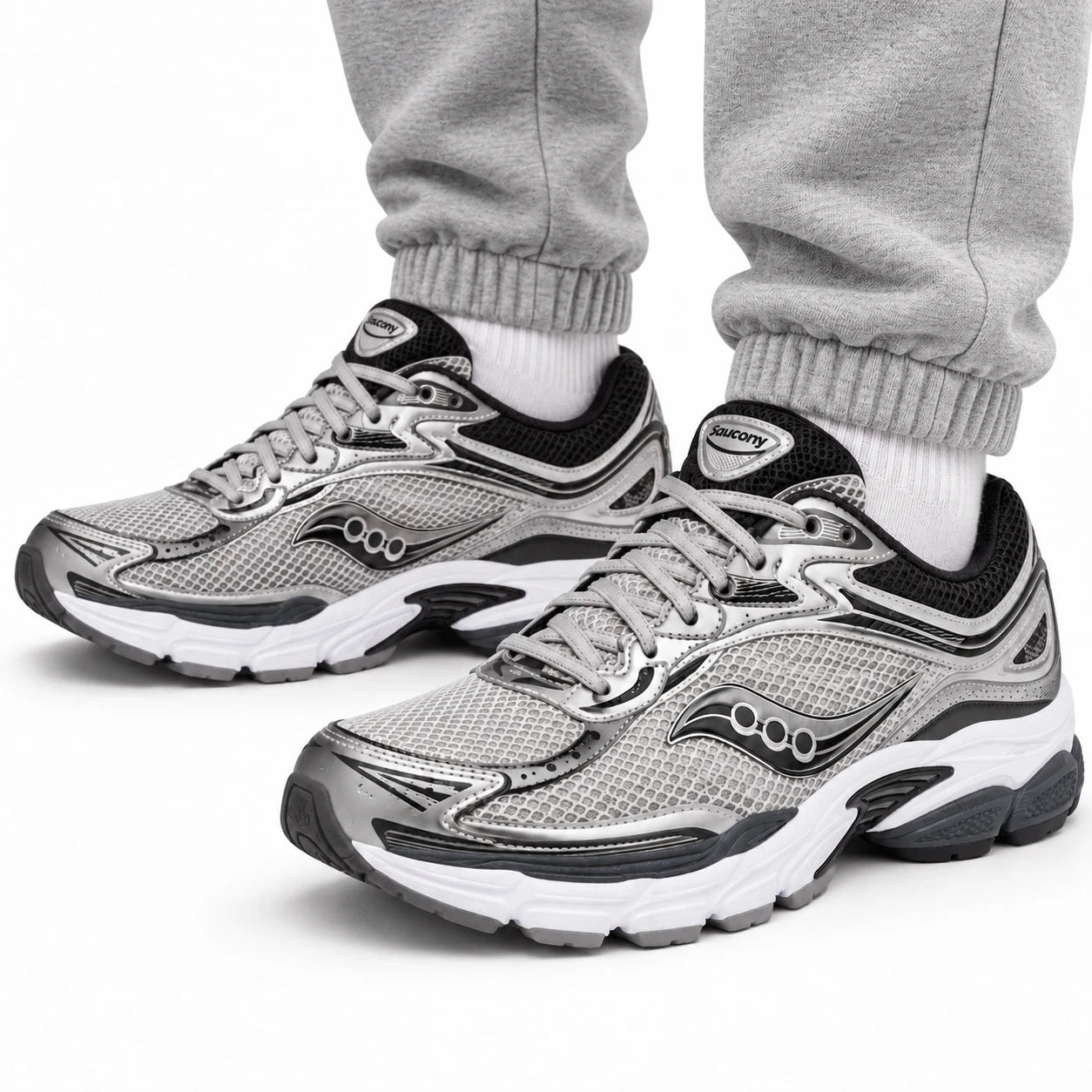 Saucony ProGrid Omni 9 | Argent / noir | Porté