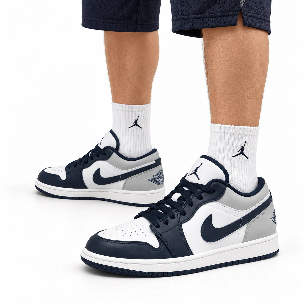 Air Jordan 1 Low | Bleu marine et blanc | Porté