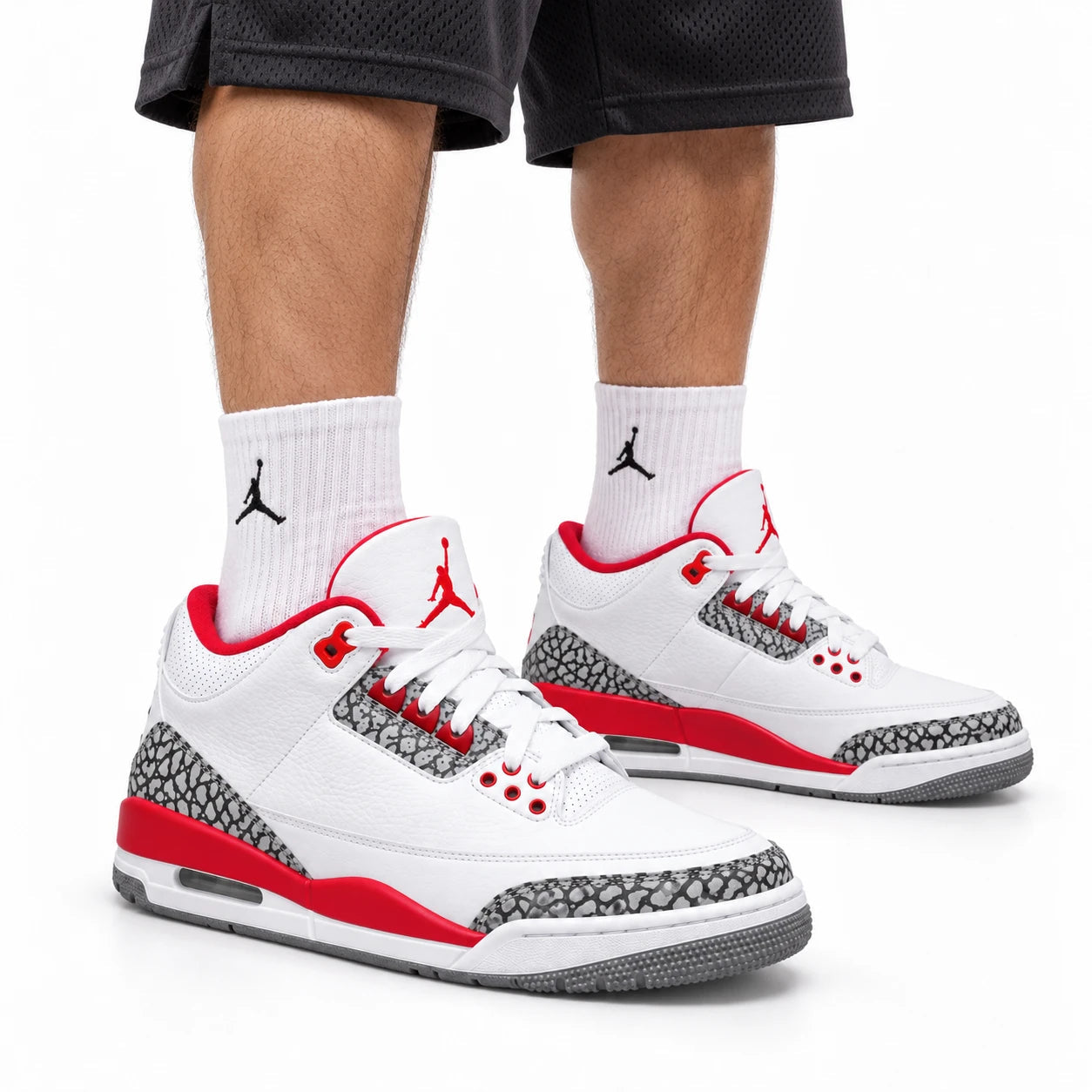 Air Jordan 3 Retro | Blanc / rouge — semelle rouge | Porté