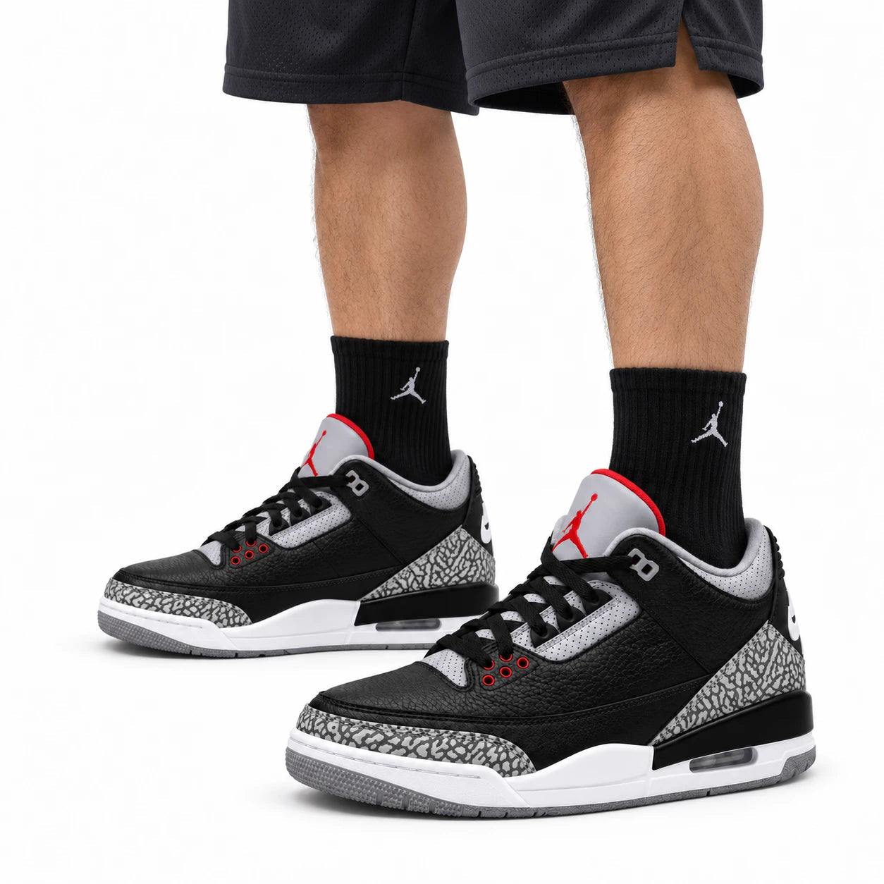 Air Jordan 3 Retro | Noir / gris / rouge | Porté