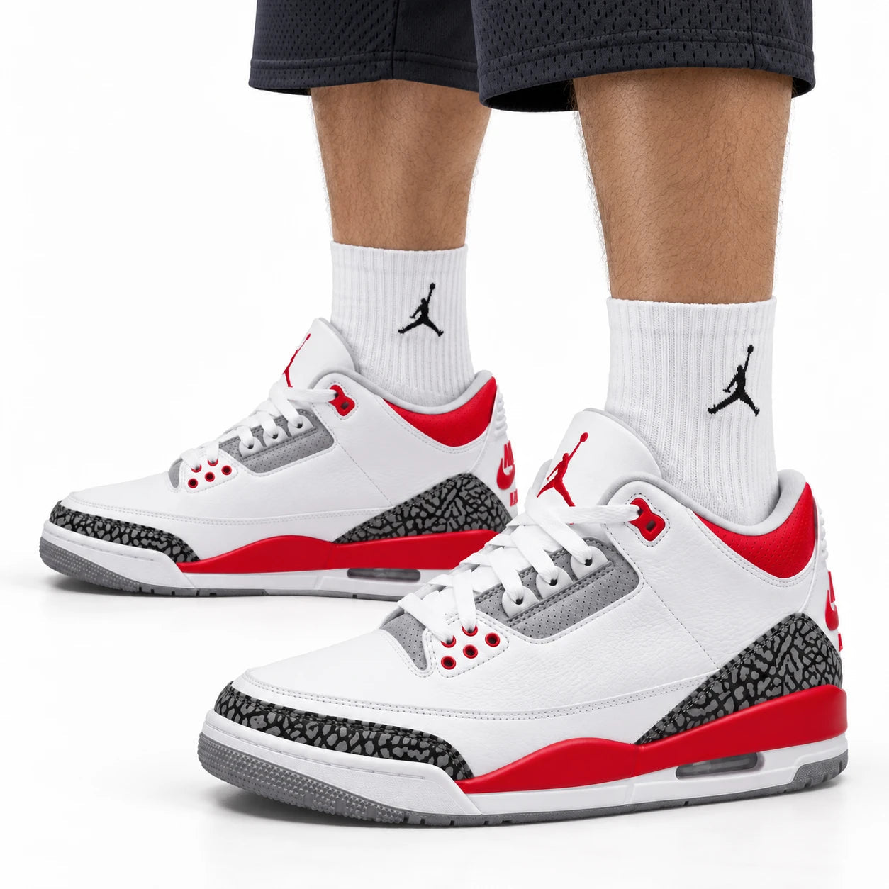 Air Jordan 3 Retro | Blanc / rouge — semelle grise | Porté